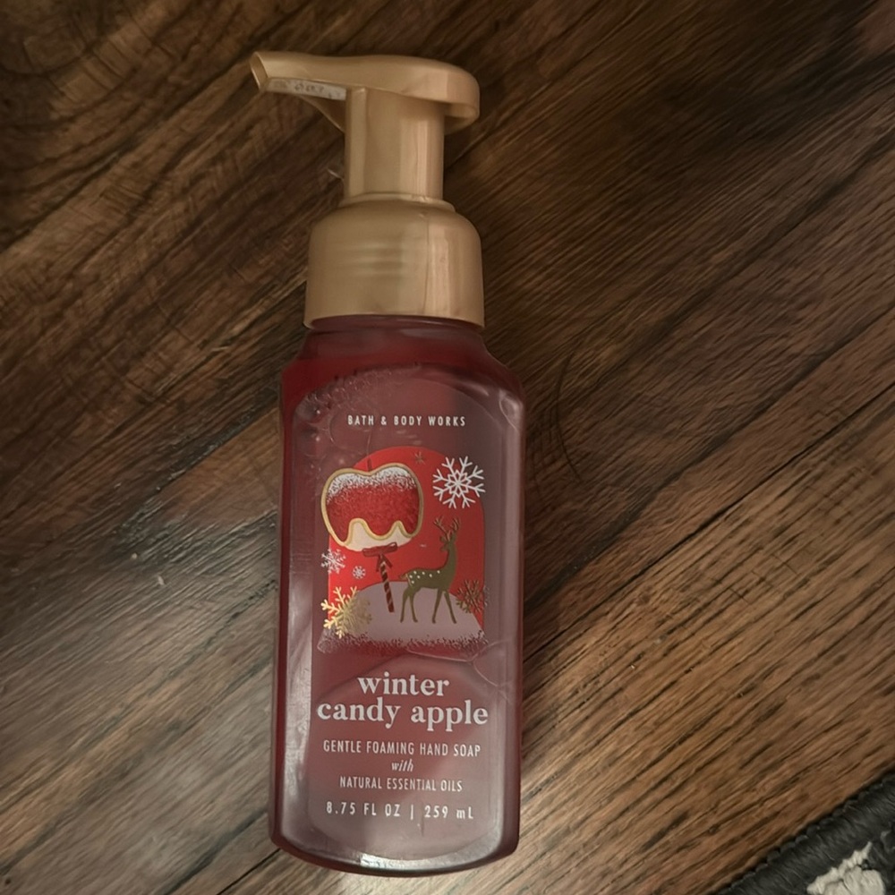 Bath & Body Works Winter Candy Apple Foaming Hand soap